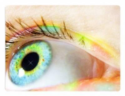 OEIL EN COULEUR